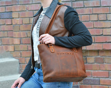 Load image into Gallery viewer, Concealed Carry Peyton Leather Tote
